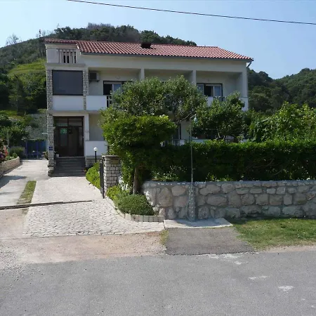 In 17860 Apartment